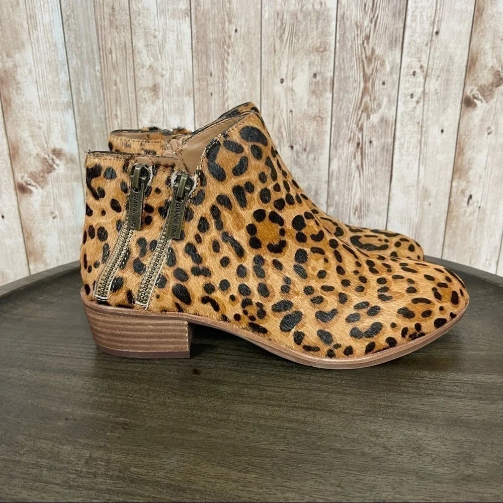 Gianni Bini (Tinslea) Animal Print Ankle Boot Size 6.5 Women